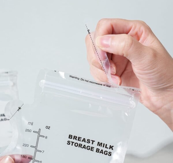 Moedermelk-Koeltas-4 100% BPA-vrije moedermelk bewaarzak van PET en PES met ritssluiting.